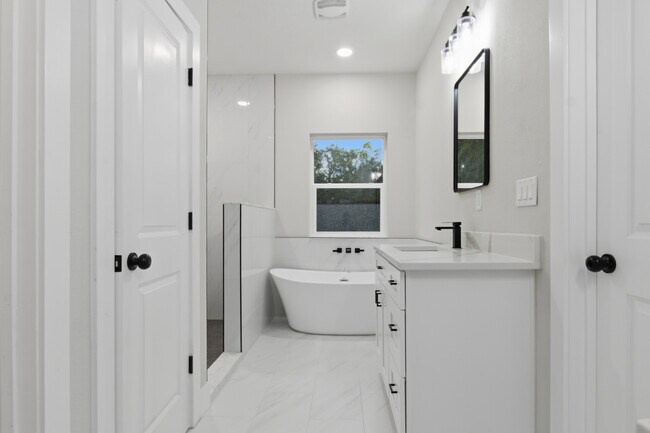 Building Photo - 2205 E 148th Ave