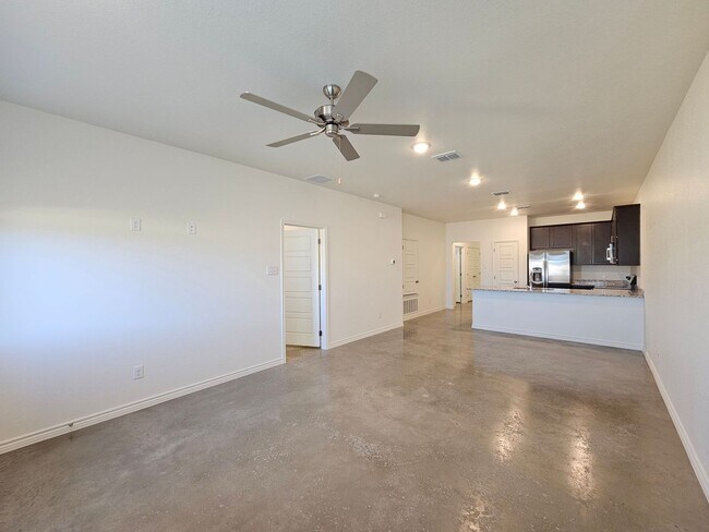 Building Photo - 644 Pacific Crest Trl