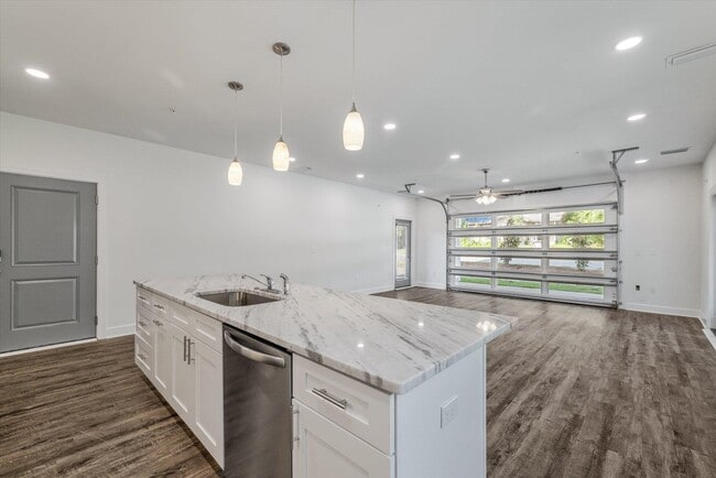 Building Photo - 1720 Airport Dr