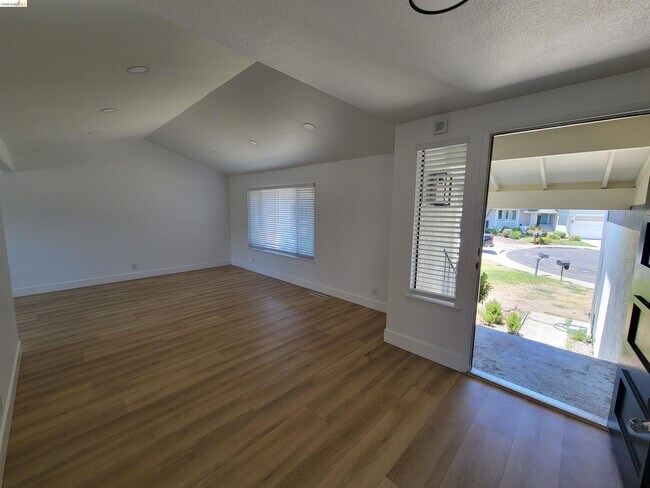 Building Photo - 2210 Sierra Ct