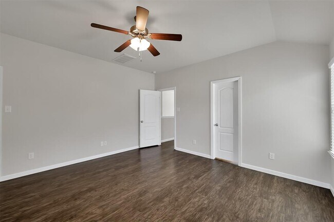 Building Photo - 946 Fife Dr