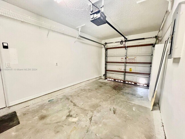 Building Photo - 9941 NW 32nd St