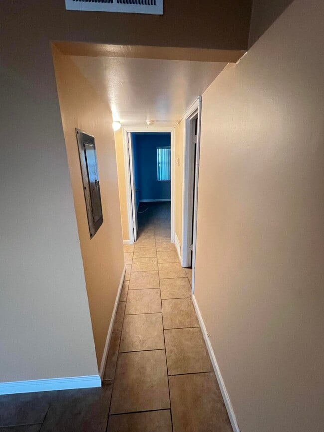 Building Photo - 133 Salisbury E