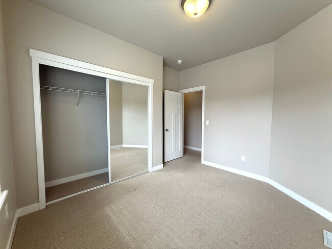 Building Photo - AVAILABLE JULY 1ST | 3 BED | 2.5 BATH | $2,295/MO