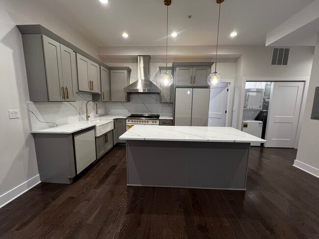 Building Photo - 4819 Main St