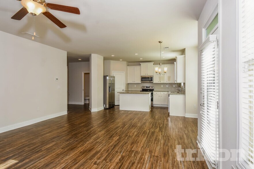 Building Photo - 655 Ireland Ln