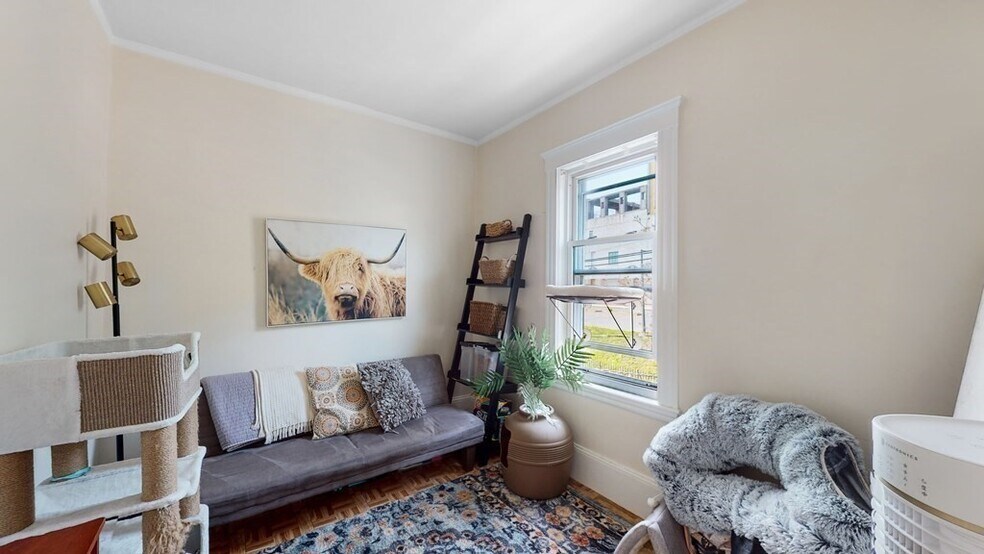 Building Photo - 112 Gladstone St