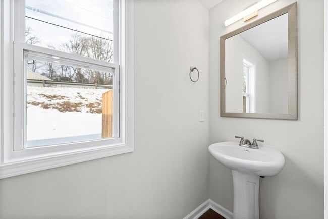 Building Photo - 839 Cumberland Dr