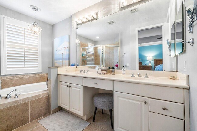 Building Photo - 11756 Valencia Gardens Ave