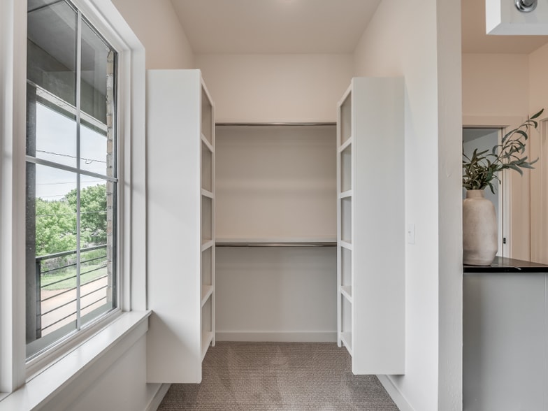 Building Photo - 16 N Walnut St