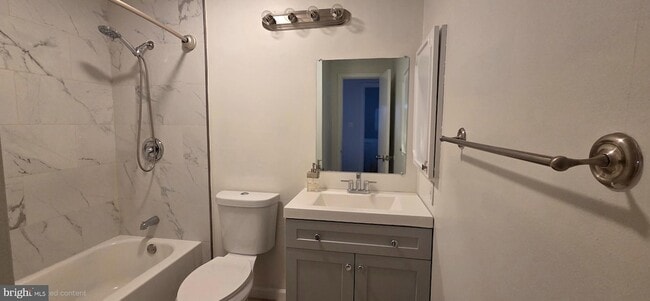 Building Photo - 10 Gardenbrook Ln