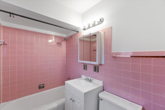 Building Photo - 6250 W 64th Pl