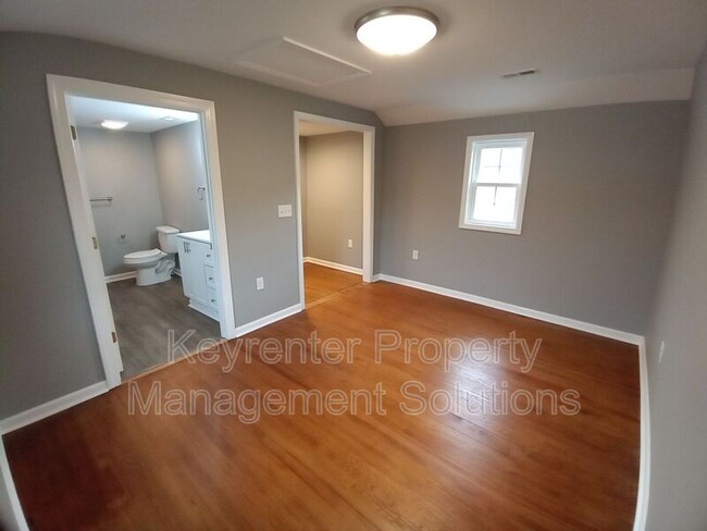 Building Photo - 104 Mulberry St