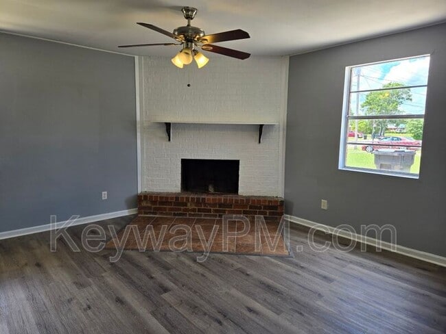 Building Photo - 2675 Teakwood Dr