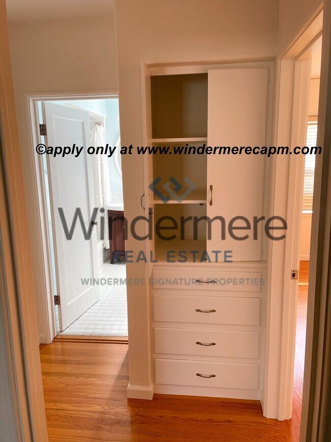 Building Photo - Charming Upper Land Park Home with Vintage Character and Natural Light — 2 Bed, 1 Bath