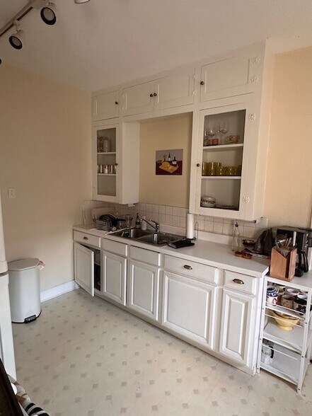 Building Photo - 1307 E 28th St