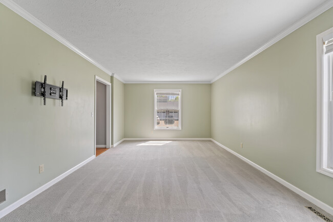 Building Photo - 4690 Lindbergh Dr