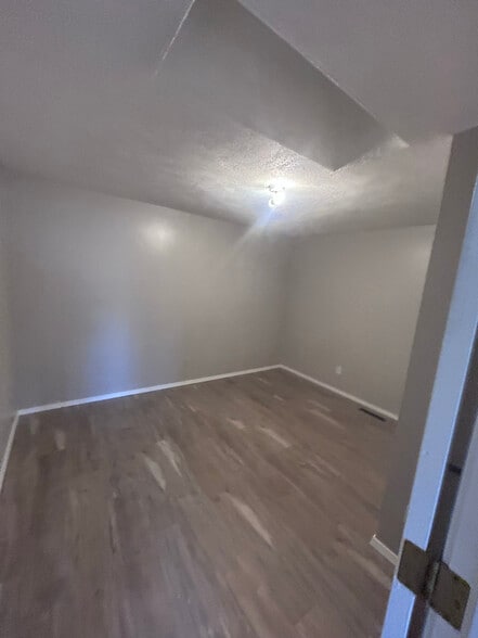 Building Photo - 3358 S Warren Ave