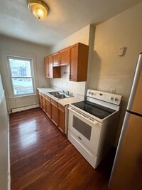 Building Photo - 19 Bunkerhill St