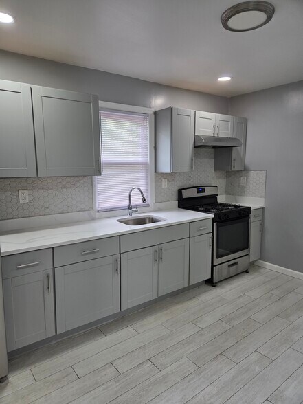 Building Photo - 610 Lee Pl