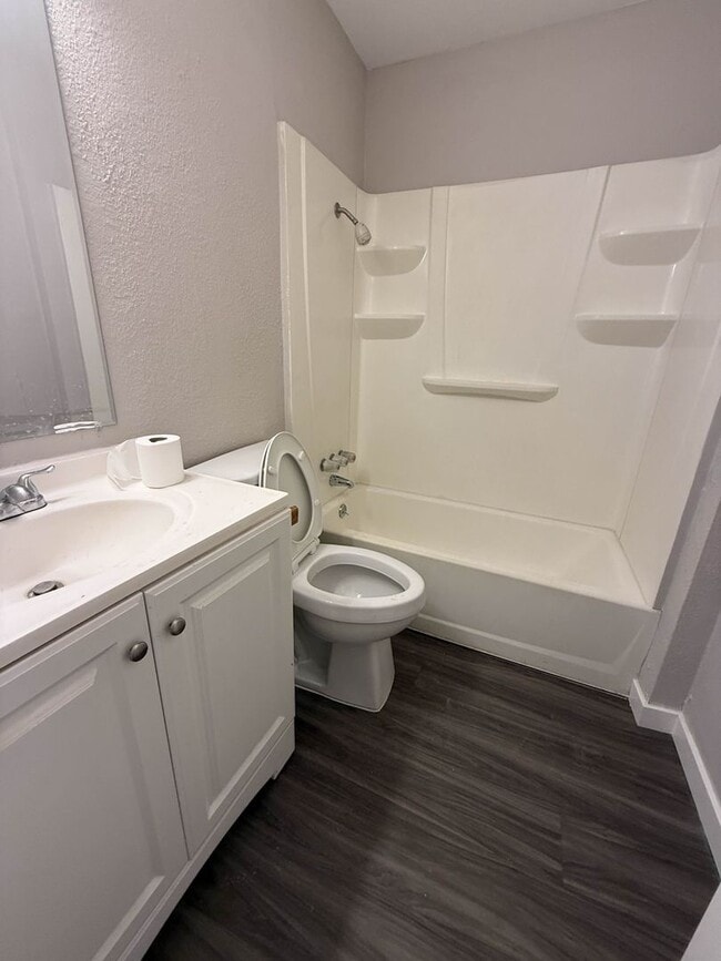 Building Photo - Cozy 4-Bedroom in East Austin!