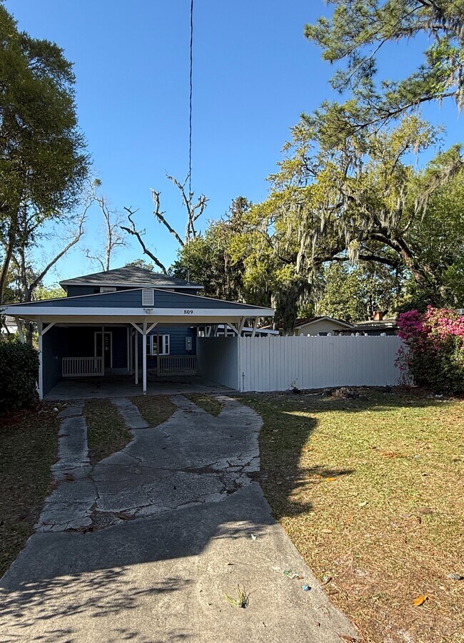 Building Photo - 809 Third Ave