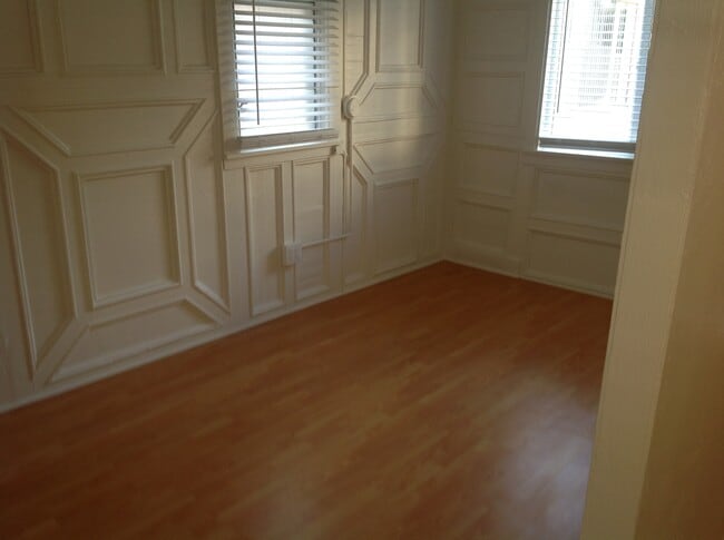 Building Photo - 933 18th St