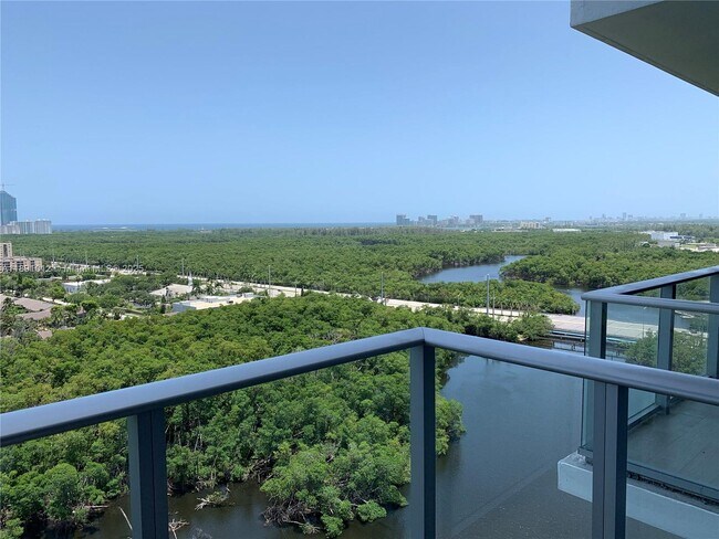 Building Photo - 16385 Biscayne Blvd