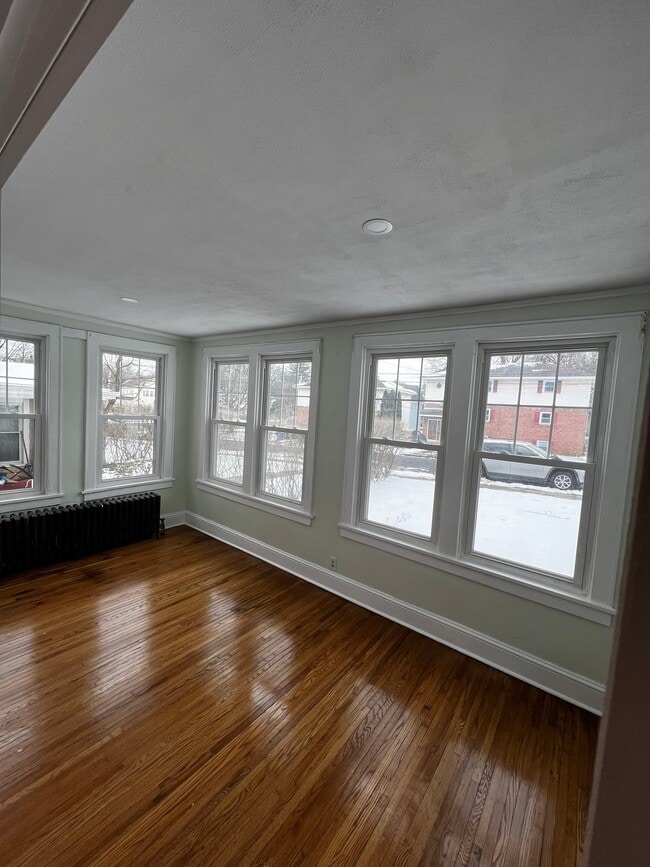 Building Photo - 4 Peyster St