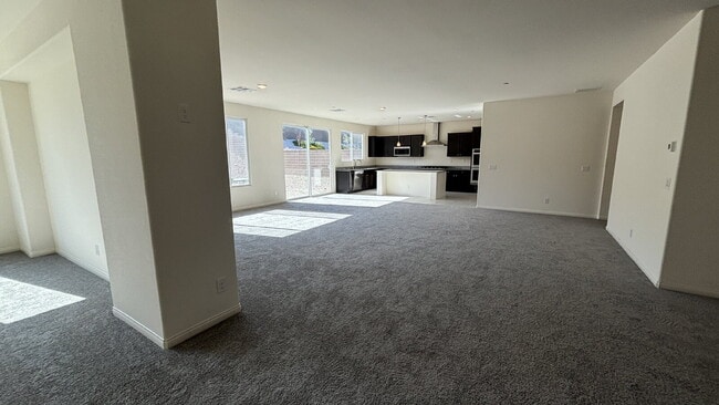 Building Photo - One Story 6-bedroom Home with Attached Casita