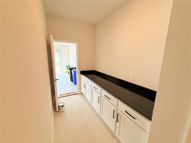 Building Photo - 237 Station Ln
