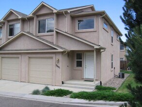 Building Photo - 3 BED/2.5 BATH TOWNHOME IN UNIVERSITY VILL...