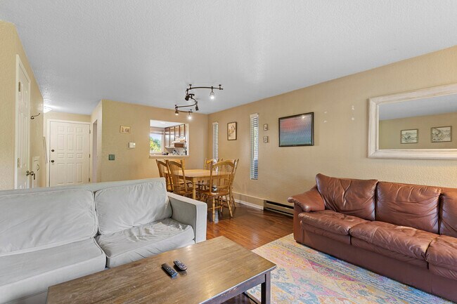 Building Photo - 1414 NE 151st St