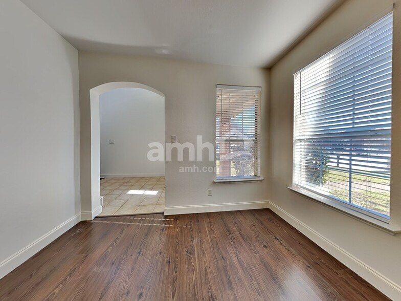 Building Photo - 1715 Ash Ln