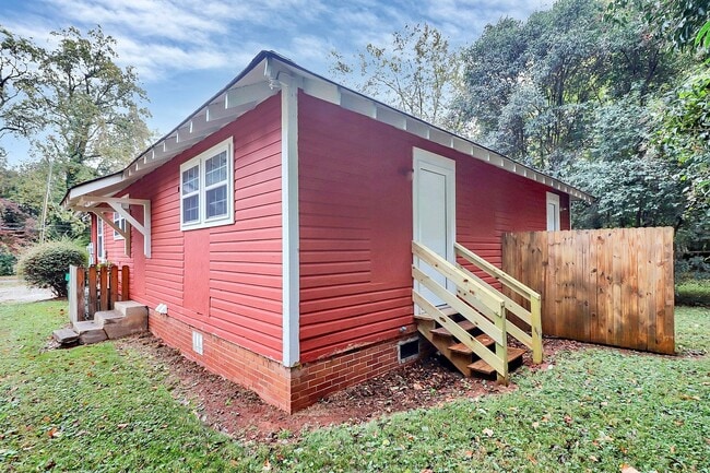 Building Photo - Rent Special on Affordable Duplex in Ender...