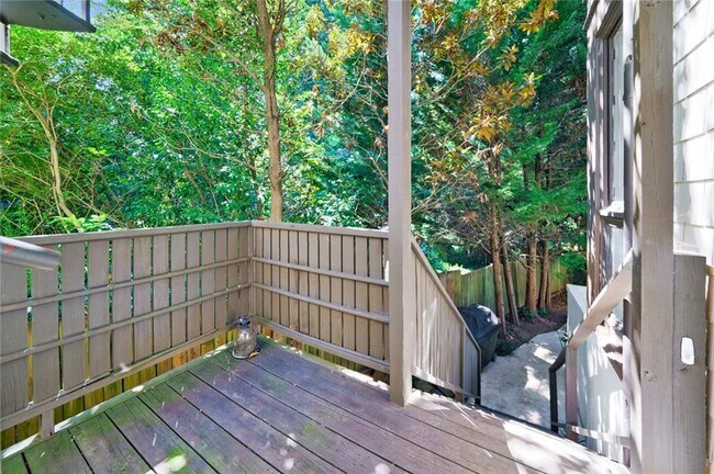 Building Photo - 868 Rosedale Rd NE