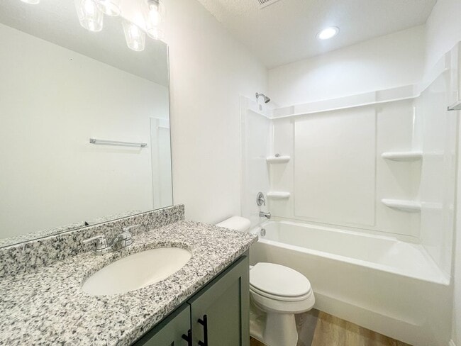 Building Photo - 549 Meloney Dr