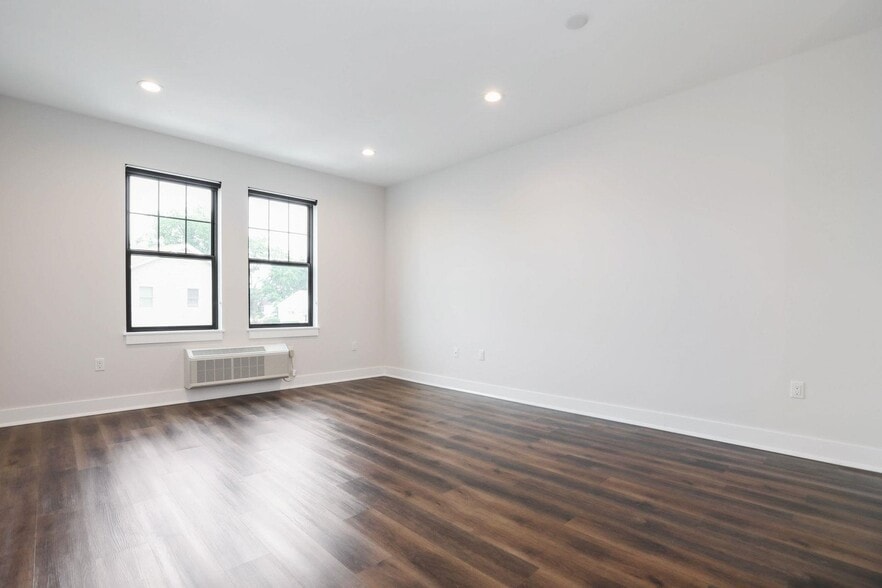 Building Photo - 110 Market St