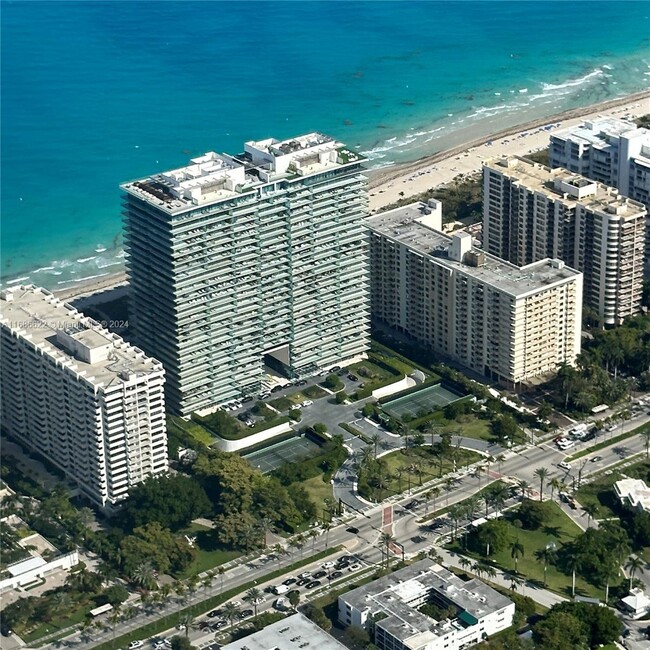 Building Photo - 10203 Collins Ave