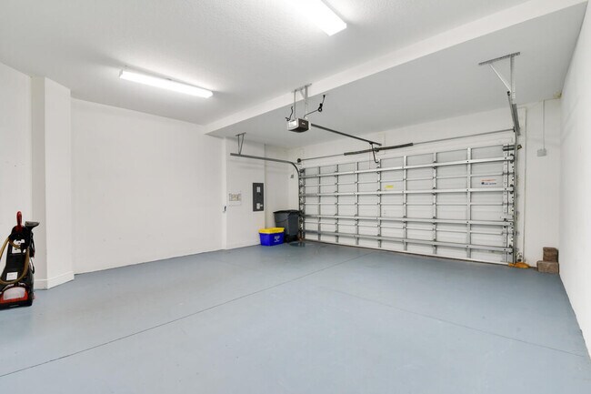 Building Photo - 4644 Cadiz Cir