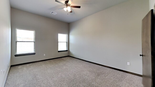 Building Photo - Very Beautiful Home in Mustang School Dist...