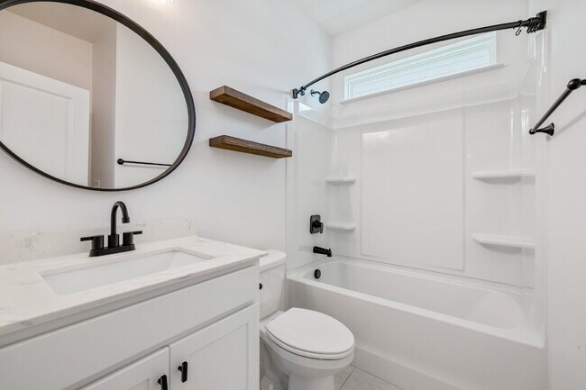 Building Photo - Spacious 5 Bedroom 3 Bath Home in highly sought after Walnut Creek!
