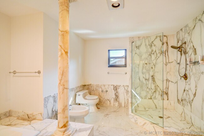 Building Photo - 5730 Vista Linda Ln