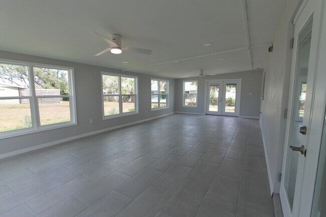 Building Photo - 5522 Yorkshire Way