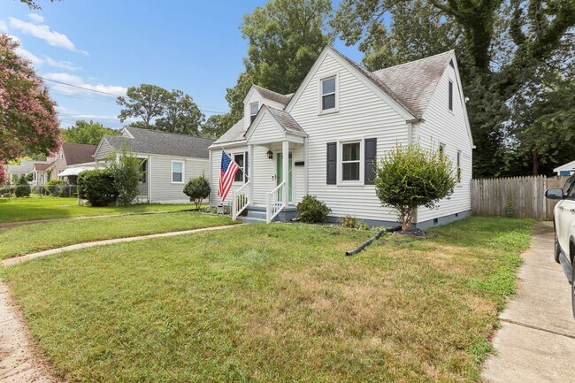 Building Photo - Renovated Bayview Beach Home!