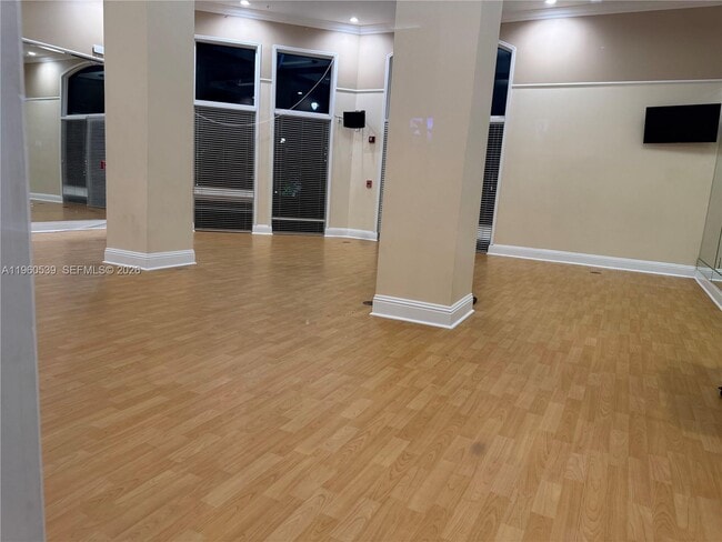 Building Photo - 17150 N Bay Rd