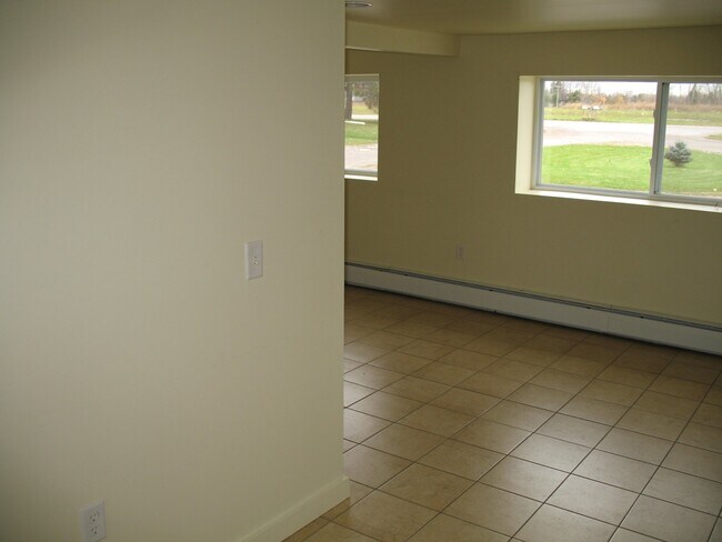 Building Photo - 1727 W Youngs Ditch Rd