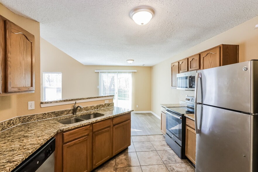 Building Photo - 5959 Redcliff S Ln