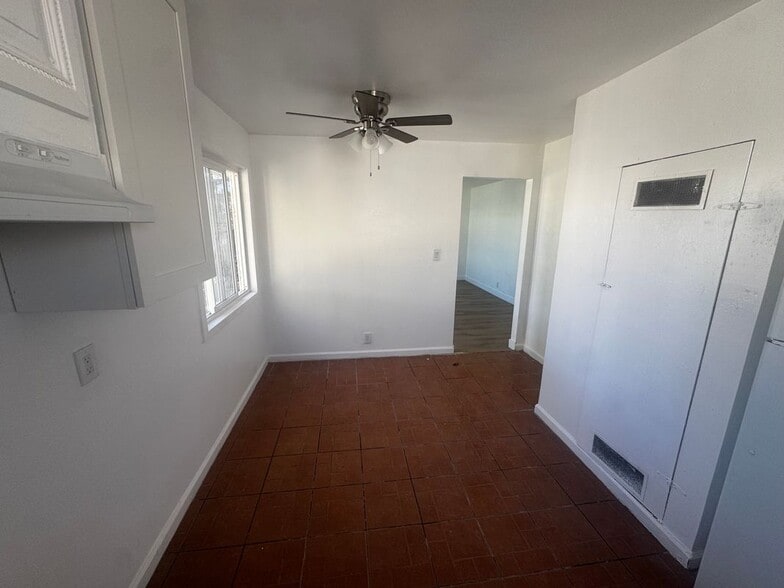Building Photo - 1499 W 35th Pl