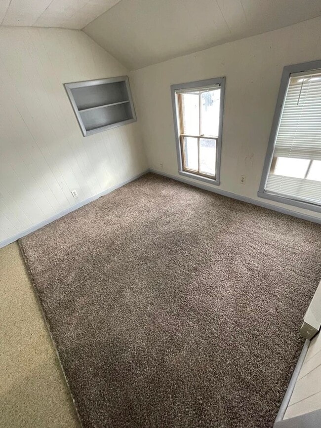 Building Photo - 2416 Algoma St